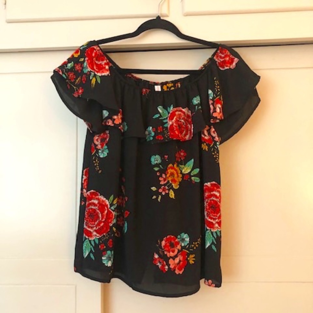 Exhilaration Blouse Black with Red Flowers Short Sleeve Medium